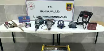 Manisa'da Jandarma Kaçak Kazı Yapan 10 Şahsı Suçüstü Yakaladı