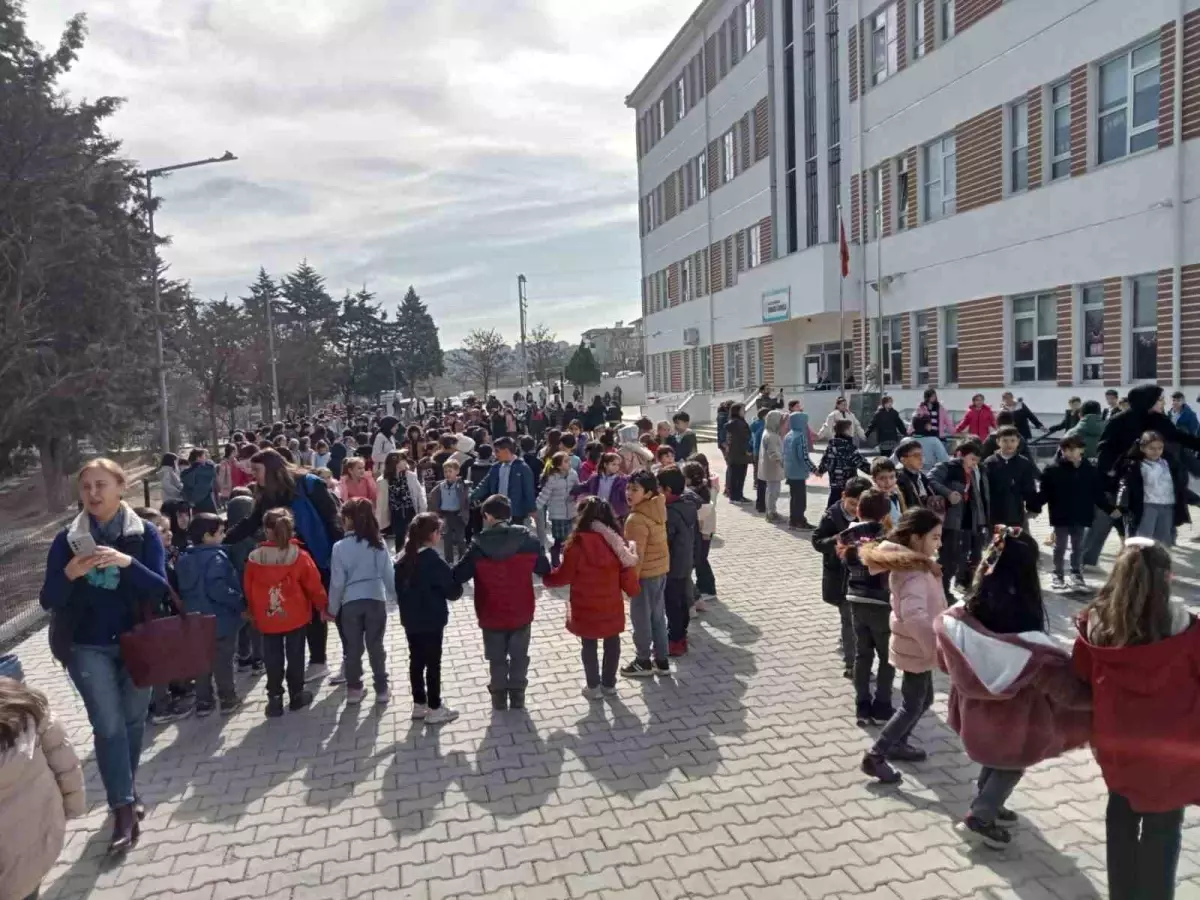 Osmaneli İlkokulu'nda Deprem Tatbikatı Gerçekleştirildi