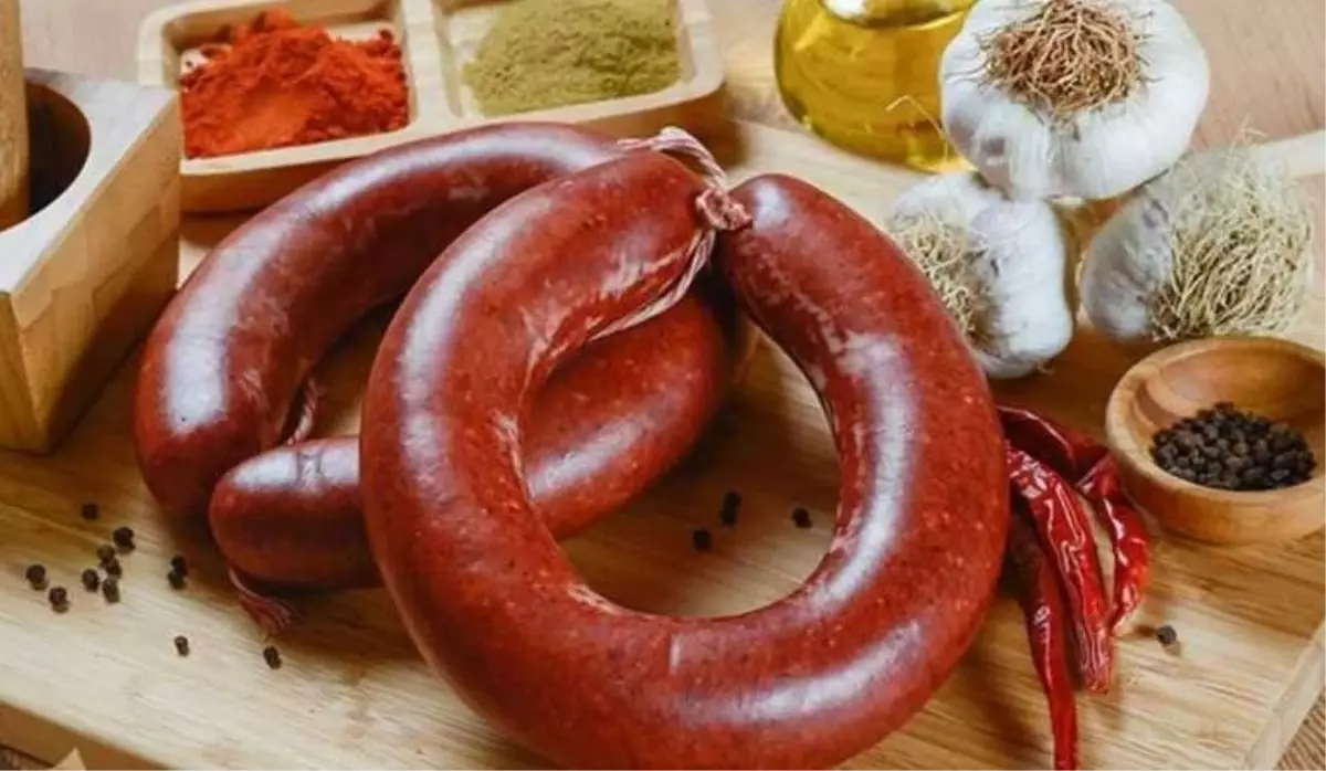 Ramazan'da bile sahtekarlığa devam ettiler! Sucuk ve lahmacunun içinden çıkanları mide kaldırmaz