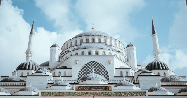 Cuma namazı nasıl kılınır? Cuma namazı kaç rekattır?
