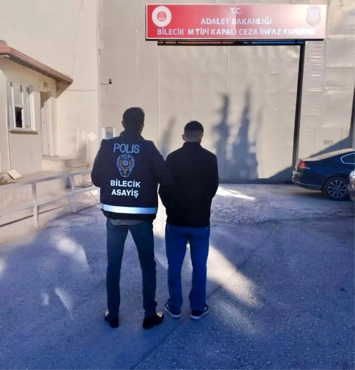 Bilecik'te Dolandırıcılık Şebekesi Çökertildi, 2 Kişi Tutuklandı