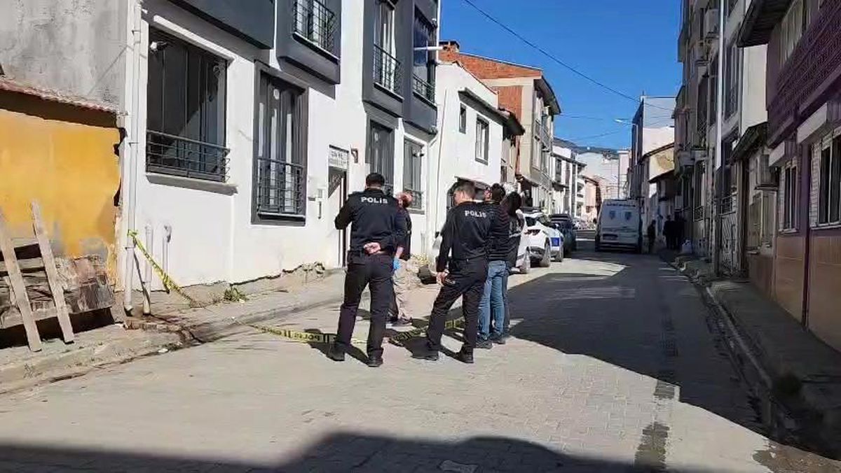 Balıkesir'de Yüksekten Düşen Adam Hayatını Kaybetti