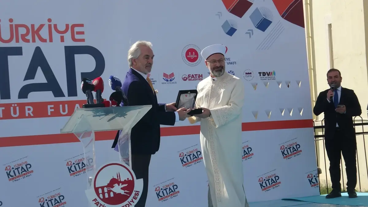Fatih Camii'nde fuar heyecanı! 42. Türkiye Kitap ve Kültür Fuarı açıldı