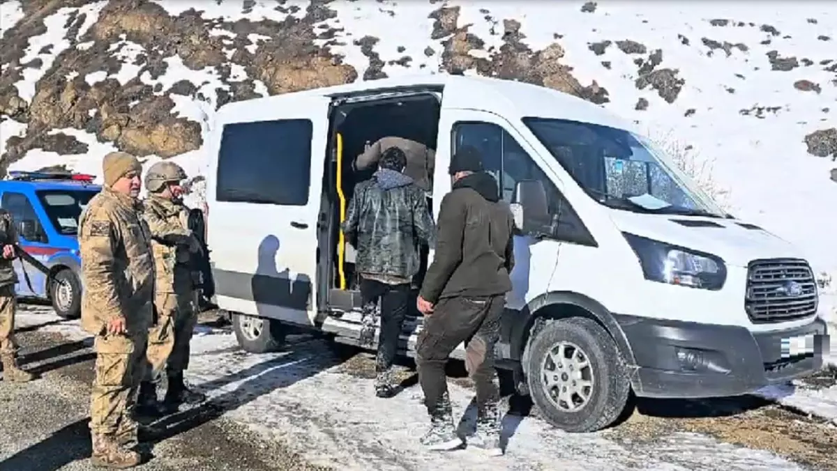 Erzurum'da 35 Düzensiz Göçmen Yakalandı