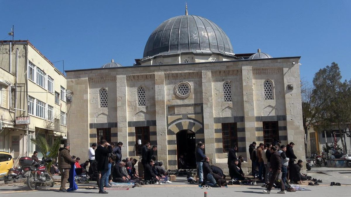Kilis'te Ramazan Ayının İlk Cuma Namazı Yoğun Katılımla Kılındı