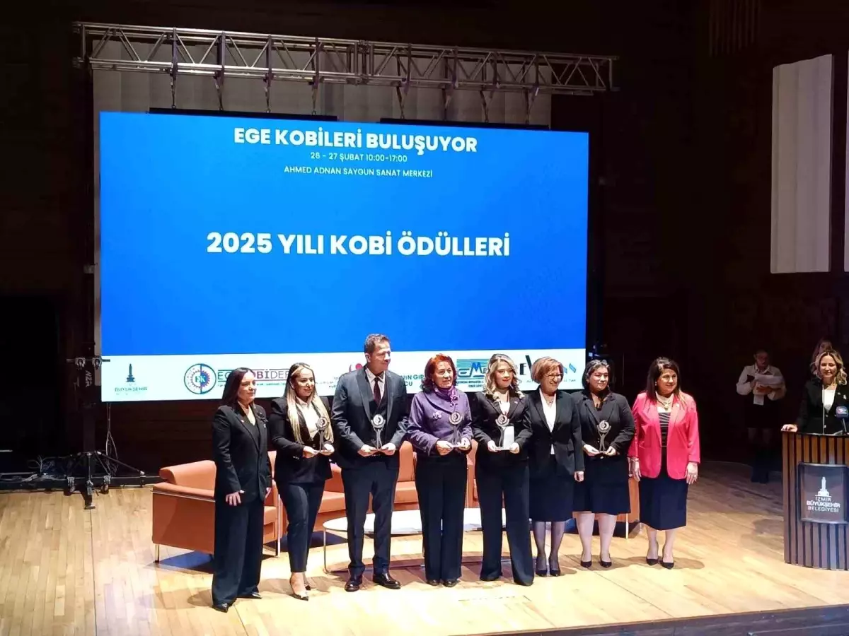 Kuşadası Kadın Girişimcileri Ege KOBİ Ödülleri'nde Teşvik Ödülü Aldı