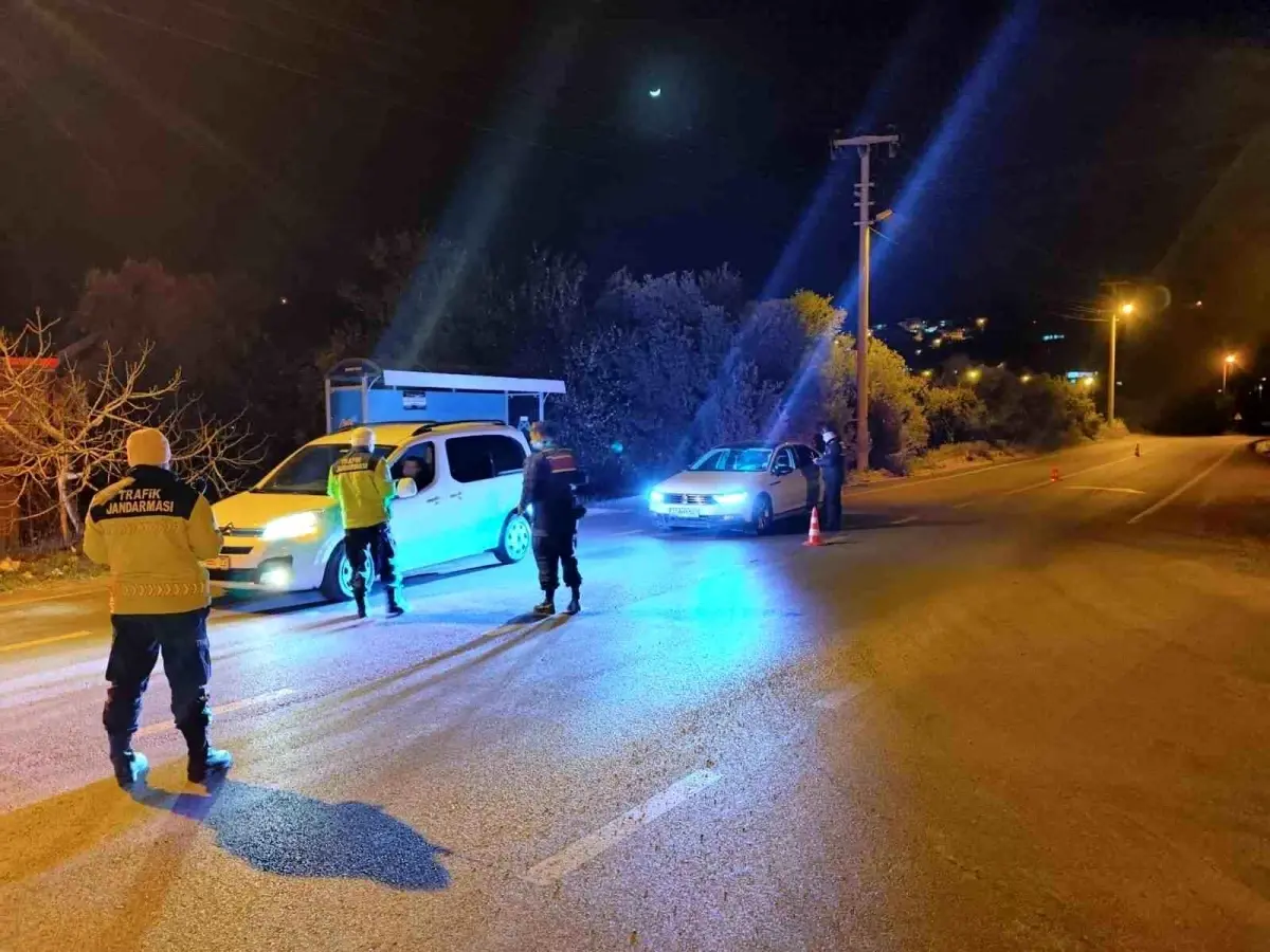 Mersin'de Jandarma Trafik ve Asayiş Denetimleri Sürüyor