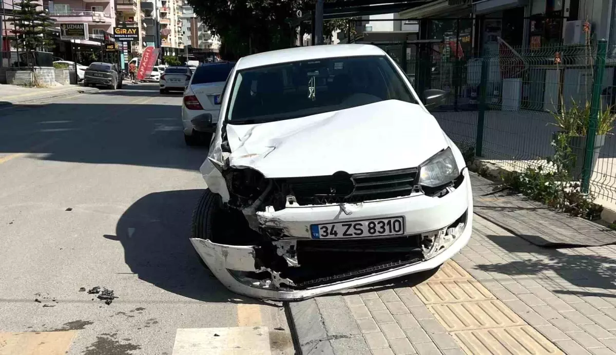 Mersin'de Motosiklet Kazası: Sürücü Havada Taklalar Attı