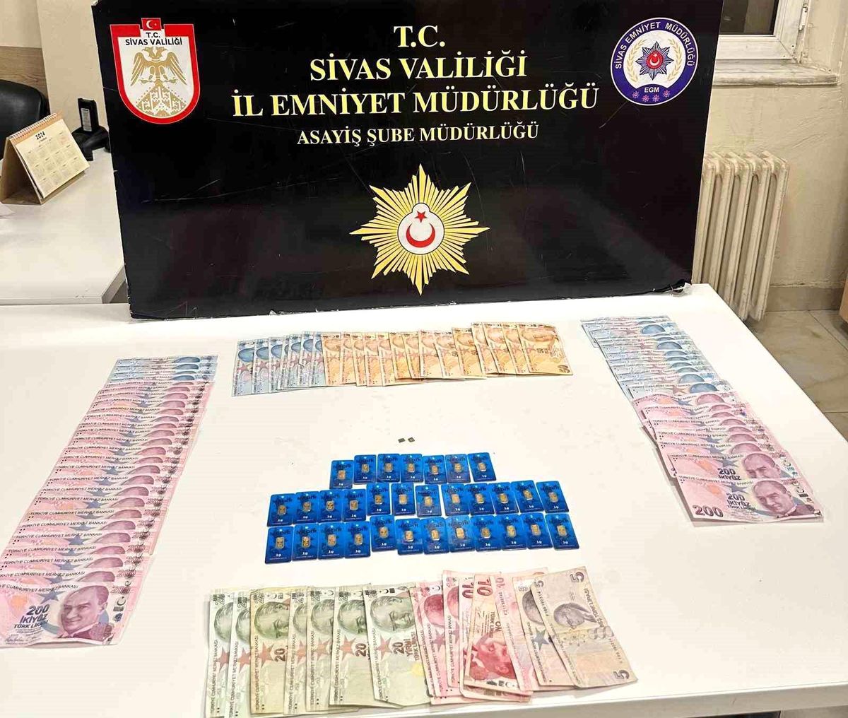 Sivas'ta 32 Adet Sahte Altınla 2 Kişi Yakalandı