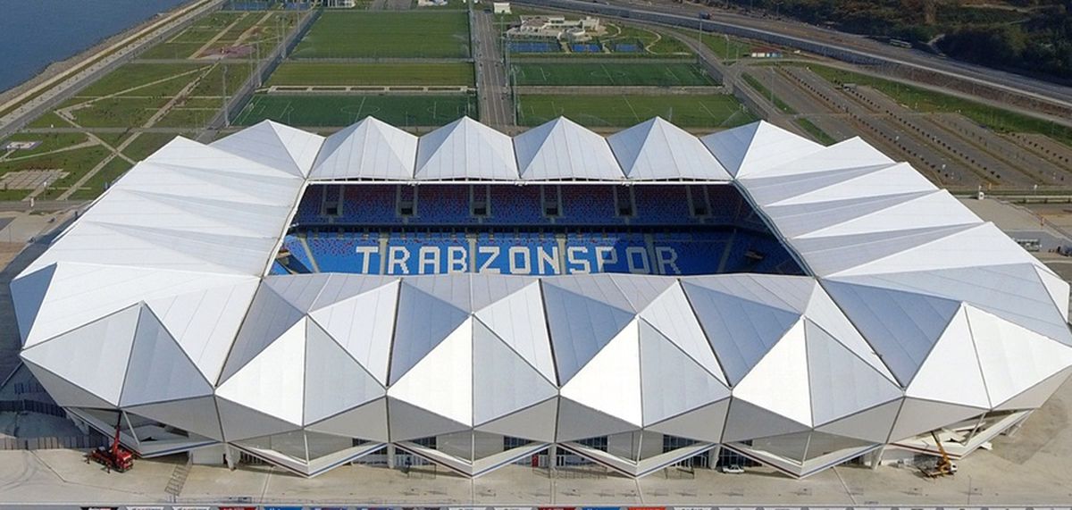 Trabzonspor Akyazı Stadı'nda çatlaklar mı var? Trabzonspor sahasına ne oldu?