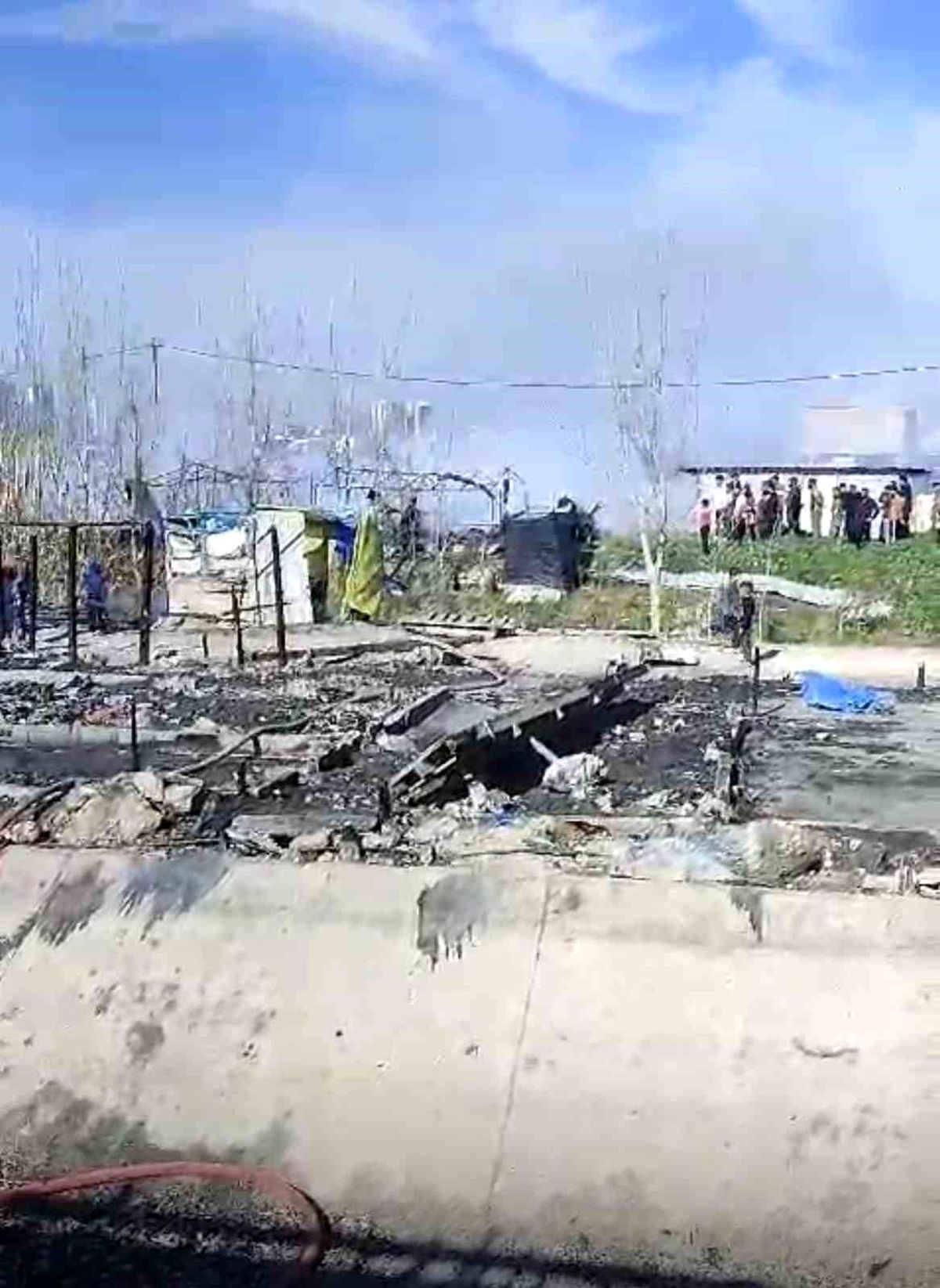 Mersin Tarsus'ta Tüpten Çıkan Yangın İki Çadırı Küle Çeviriyor