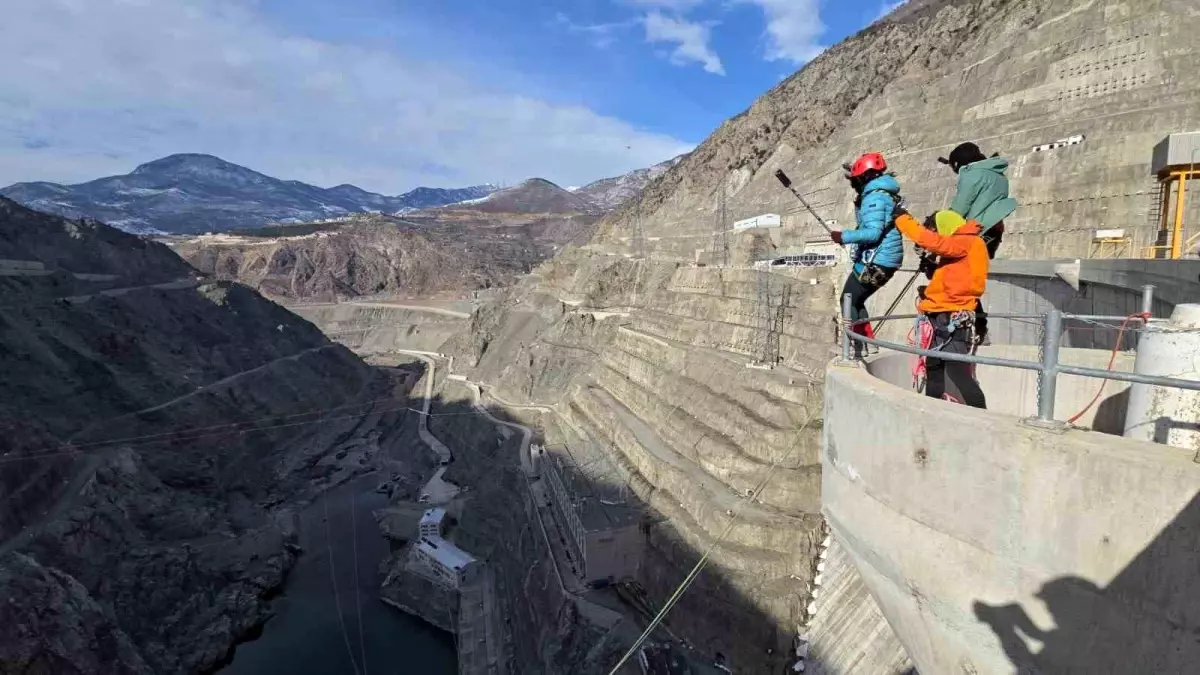Deriner Barajı Adrenalin Severler İçin Yeni Cazibe Merkezi
