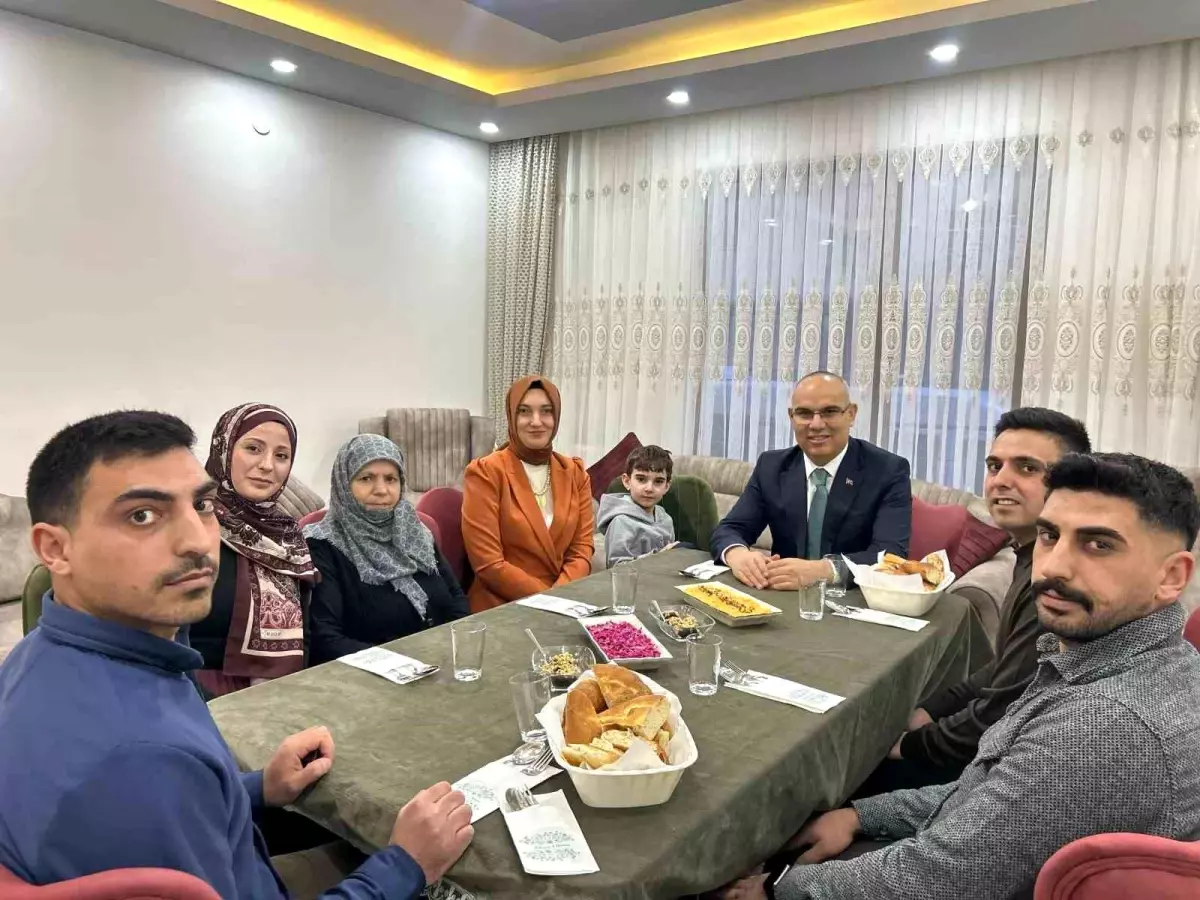 Ağrı Valisi Mustafa Koç, şehit annesi Makbule Doğan'ın iftar sofrasına konuk oldu