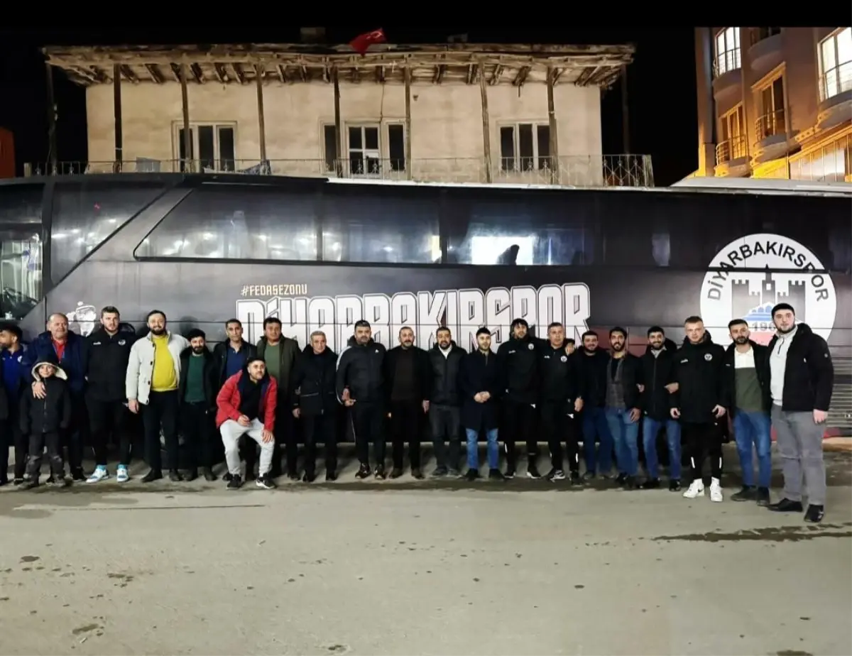 Diyarbakırspor'a Başkale'de Coşkulu Karşılama