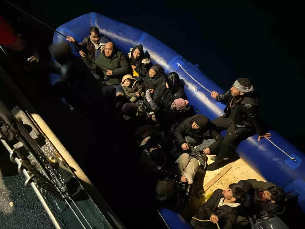 Çeşme ve Karaburun Açıklarında 50 Düzensiz Göçmen Yakalandı