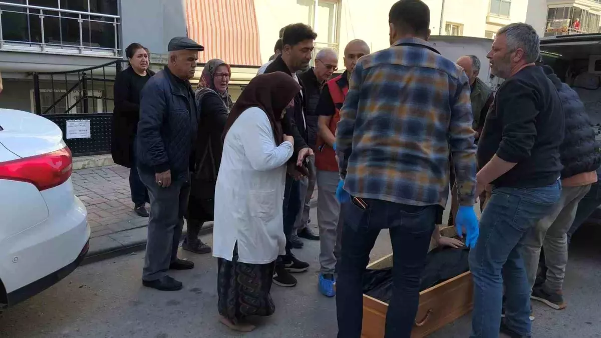 Denizli'de Yaşlı Adam Eşinin Yanında Ölü Bulundu