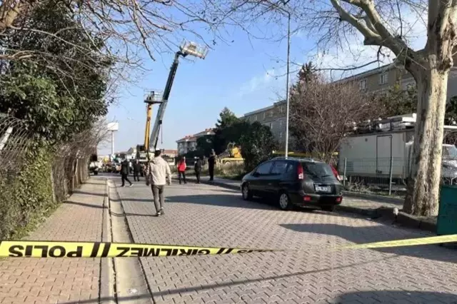 İstanbul'da 4 işçi vinçten düştü