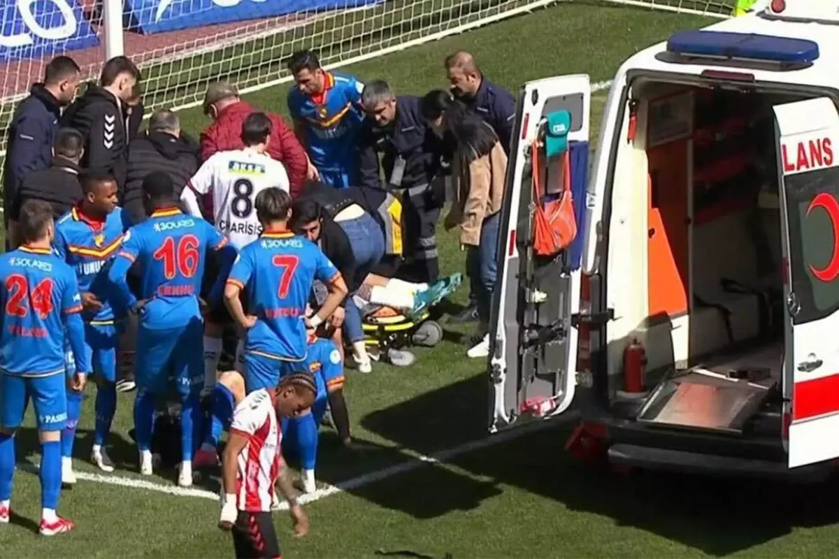 Süper Lig'de korku dolu anlar: İki futbolcu birden hastanelik oldu