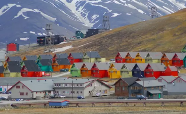 The right to acquire property and reside in the Svalbard archipelago has been granted to Turkish citizens