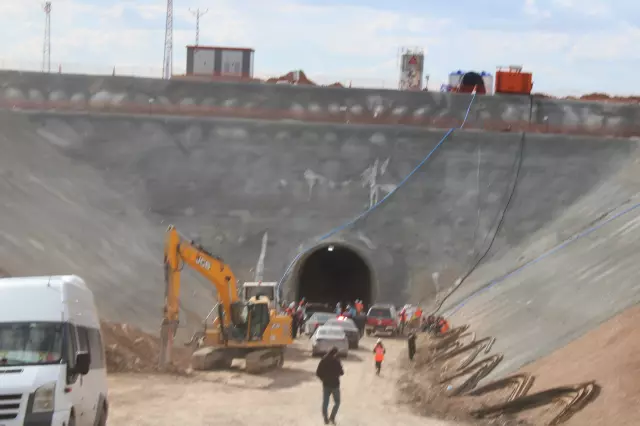 Rock fall at the high-speed train construction site: 1 dead, 1 injured