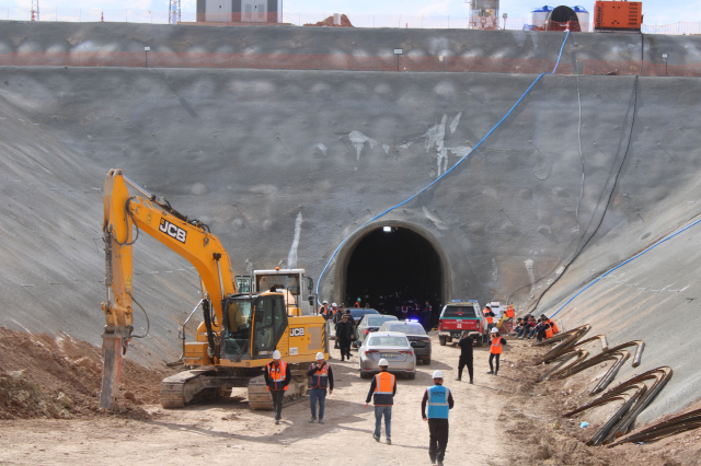 Rock fall at the high-speed train construction site: 1 dead, 1 injured