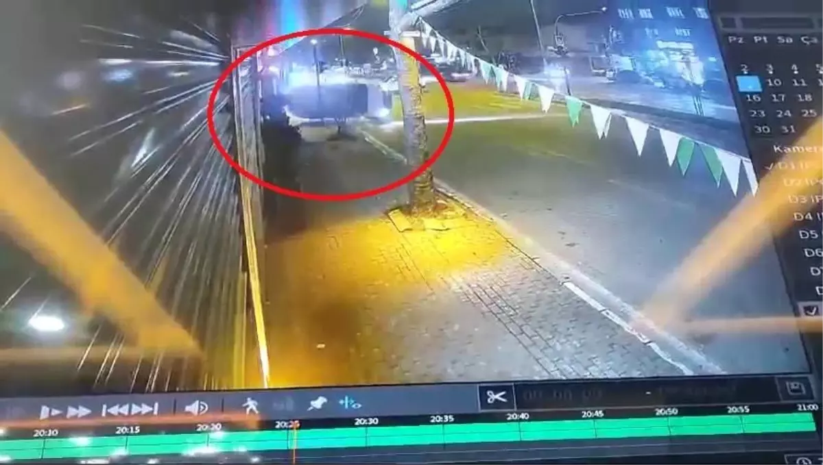 Bursa'da Kırmızı Işıkta Geçen Araç Takla Attı, Sürücü Ağır Yaralandı
