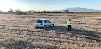 Karaman'da otomobil tarlaya uçtu: 2 yaralı