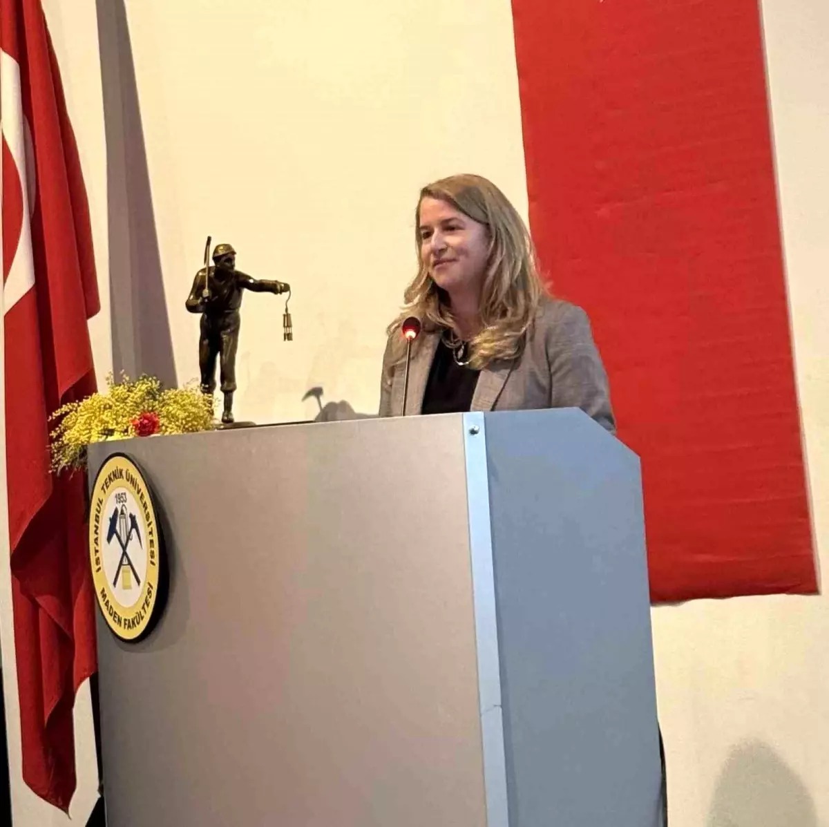 İTÜ'de Kadınların Madencilikteki Gücü Vurgulandı