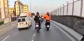 Pendik'te Motosiklet Sürücüleri Şakalaşırken Kaza Geçirdi