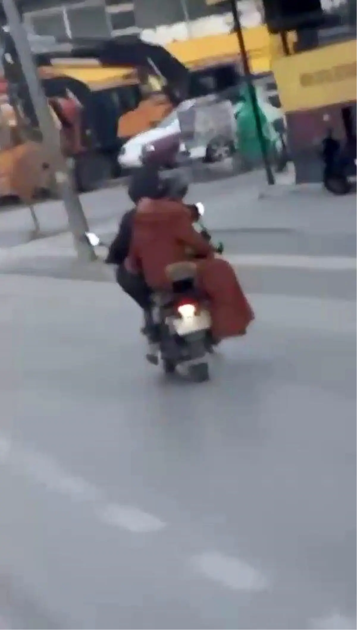 Bursa'da Tehlikeli Motosiklet Yolculuğu Kamerada