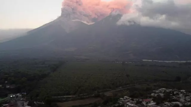 The world's most active volcano erupted, 30,000 people at risk