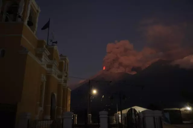 The world's most active volcano erupted, 30,000 people at risk