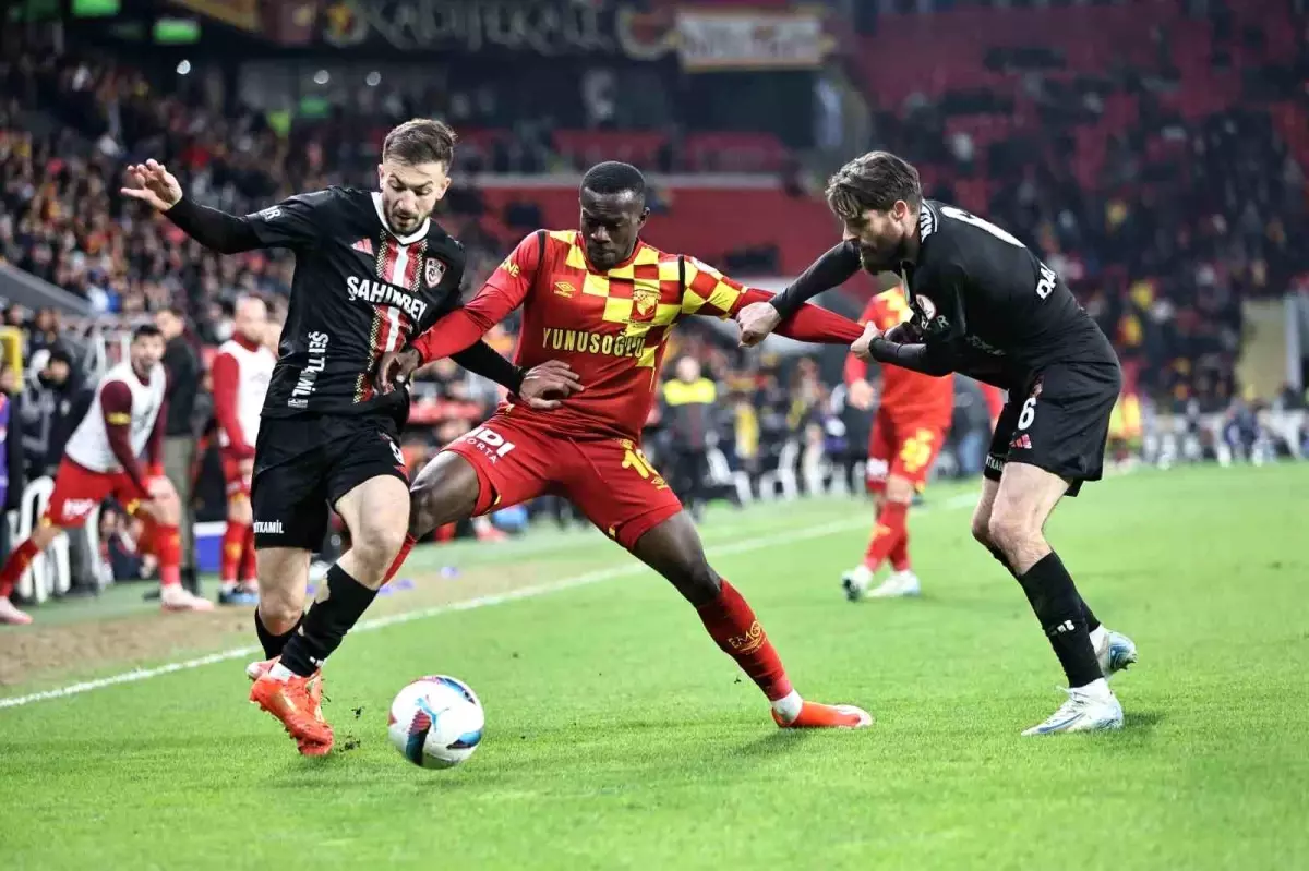 Göztepe'nin Yıldızı Anthony Dennis, Stuttgart ve Leeds United'ın Takibinde