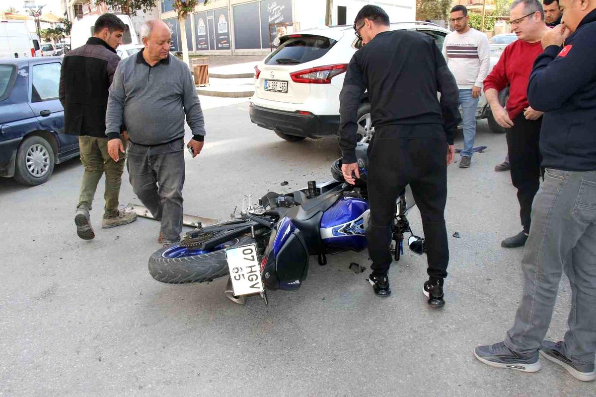 Serik'te Motosiklet Kazası, Sürücü Hafif Yaralandı
