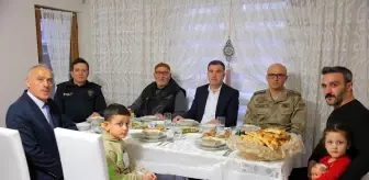 Vali Eldivan şehit ailesinin iftar sofrasına misafir oldu