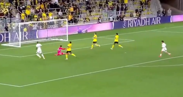 Cengiz Ünder, yeni takımına çeyrek finali getirdi Cengiz Ünder, yeni takımına çeyrek finali getirdi