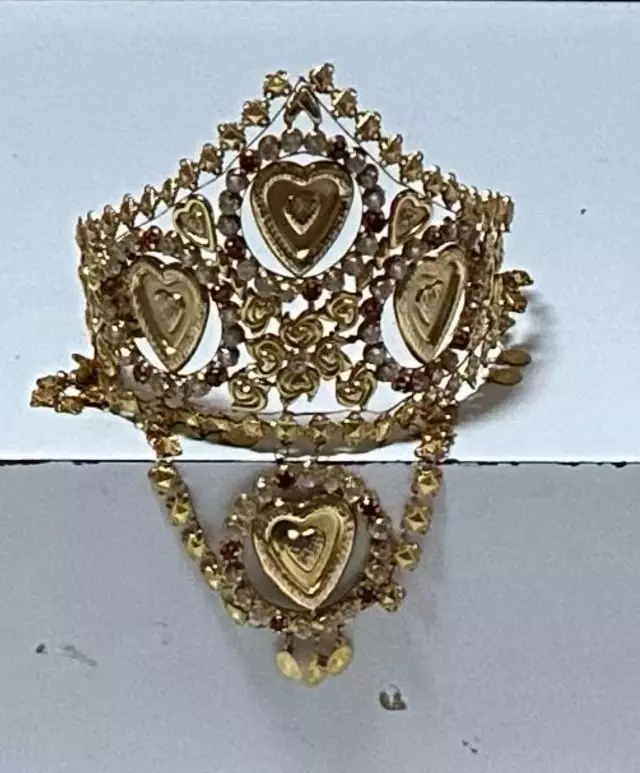 The woman who stole a 250,000 lira gold crown from the jeweler: I did it so my boyfriend wouldn't be sad