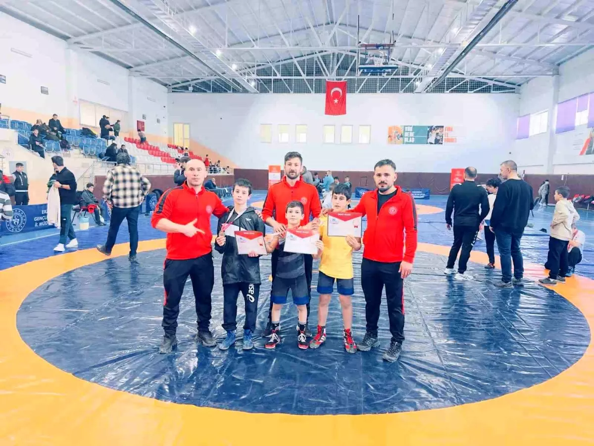 Erzurum'da ASH Güreş Takımı Başarılarıyla Dikkat Çekti