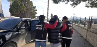 Interpol tarafından aranan firari İzmir'de yakalandı