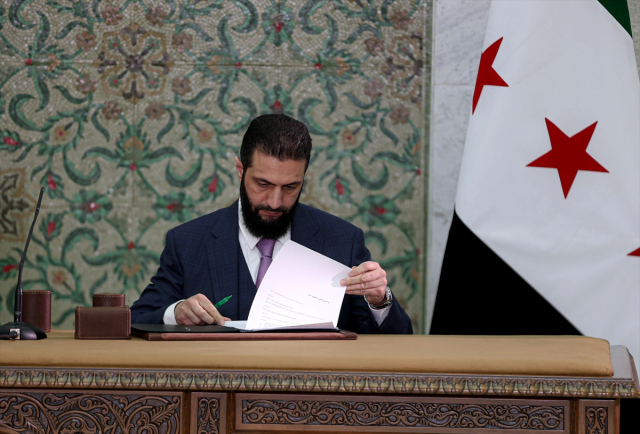 Syrian President Shara signed the temporary constitution declaration