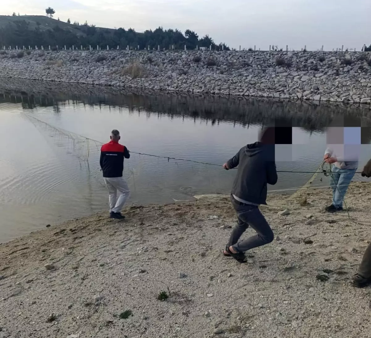 Denizli'de Ağ Çekildi, Üreme Dönemindeki Balıklar Suya İade Edildi