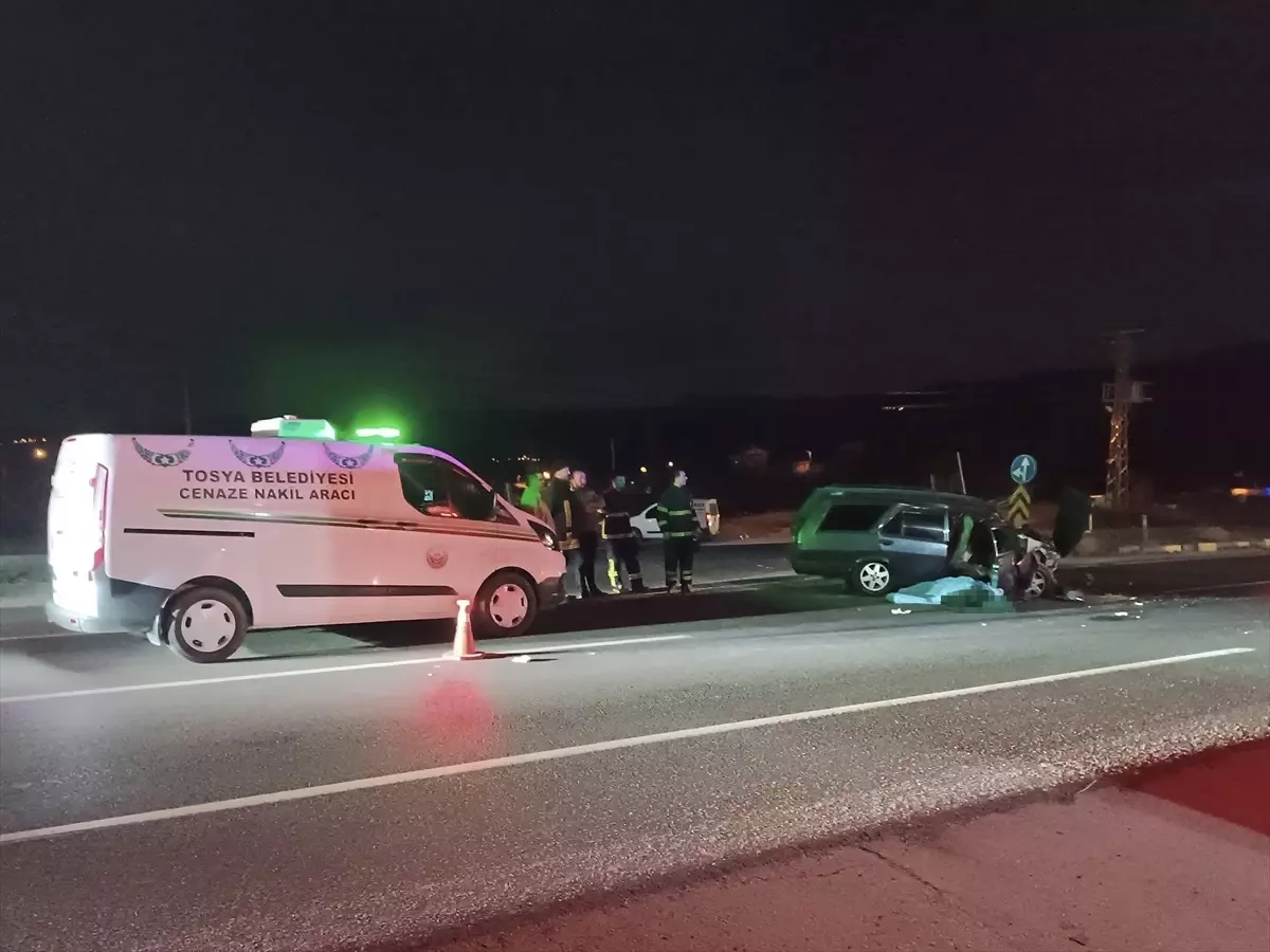 Kastamonu'da Cenaze Taşıyan Otobüs ile Otomobil Çarpıştı: 1 Ölü, 1 Yaralı