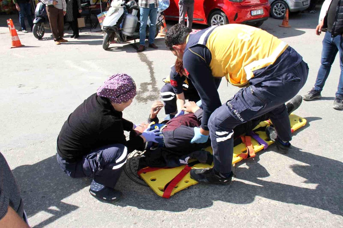 Antalya'da Motokuryelerin Çarpıştığı Kazada Bir Kişi Yaralandı