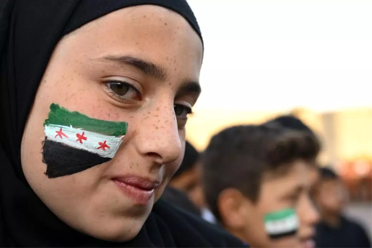 Suriye Geçiş Yönetimi Yeni Anayasa Beyannamesini İmzaladı