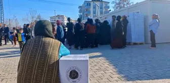 Elazığ'da Depremzedelere Gıda Kolisi Yardımı Dağıtıldı