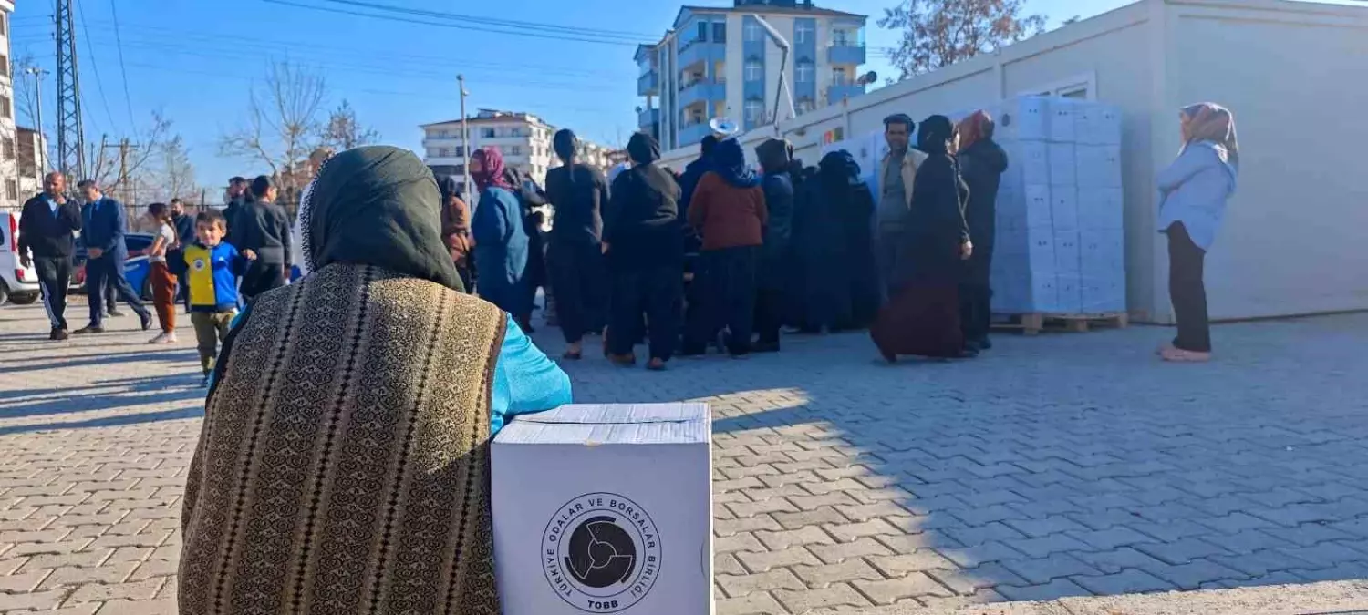 Elazığ'da Depremzedelere Gıda Kolisi Yardımı Dağıtıldı