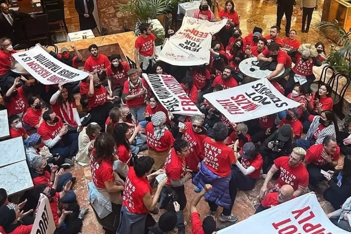 Yahudi protestocular Trump Tower'ı işgal etti: 98 kişi gözaltına alındı