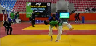 Burdur'da Gençler Türkiye Kuraş Şampiyonası Başladı