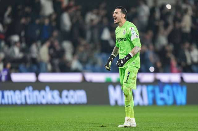 Fatih Tekke hasreti bitirdi! Trabzonspor, RAMS Başakşehir'i 3-0 mağlup etti