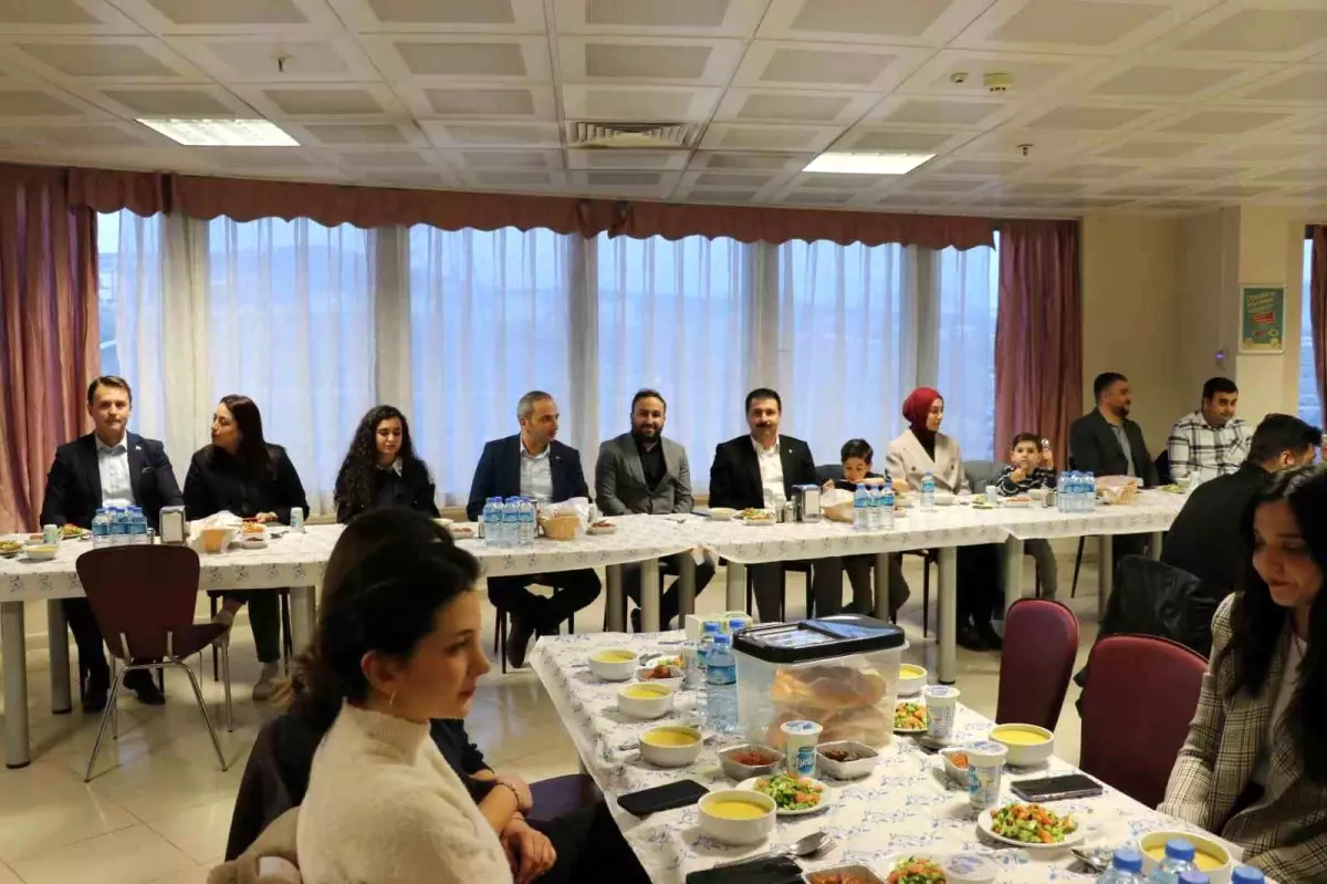 Diyadin Kaymakamı, İftarını Sağlık Çalışanlarıyla Yaptı